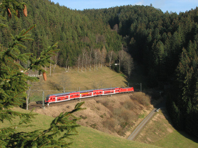 Neue Z&uuml;ge in sch&ouml;ner Landschaft