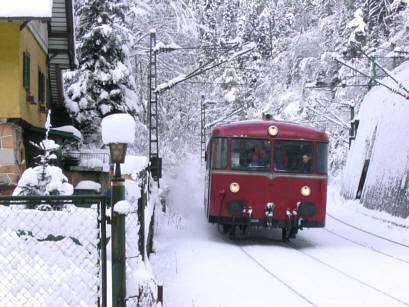 Der Schienenbus VT98 auf der Schwarzwaldbahn am W&auml;rterposten 60