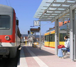 Begegnung von alt (627) und neu (850) in Freudenstadt Stadtbahnhof