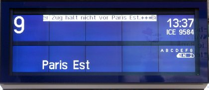 Abfahrtanzeige Stuttgart Hbf - ohne Halt nach Paris