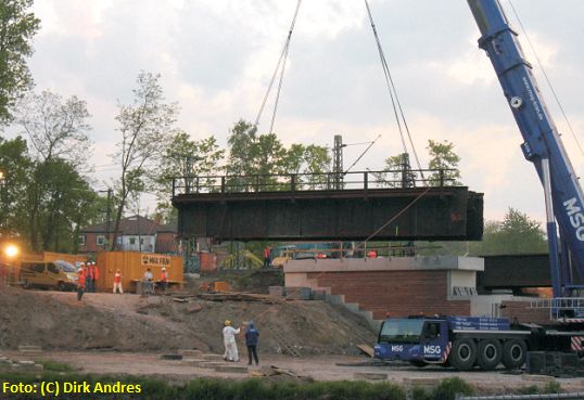 Abbau der alten Murgbrücke am Abend des 22.04.11