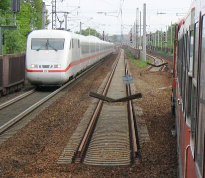 vier zu zwei - Ende der Ausbaustrecke