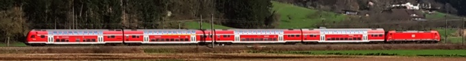 Schwarzwaldbahn-Zug bei Sch&ouml;nberg (Kinzigtal)