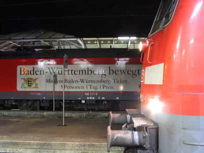 BW-Ticket-Werbung auf Lok der BR146