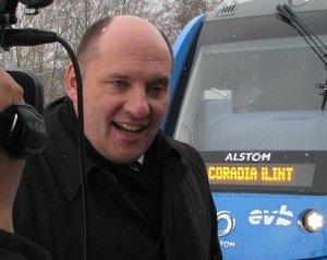 Dr. J&ouml;rg Nikutta, Gesch&auml;ftsf&uuml;hrer Alstom Deutschland vor Coradia iLint Brennstoffzellenzug/Foto Passlick f-dpa